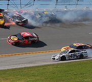 NASCAR lenktynių avarija &bdquo;Talladega&ldquo; trasoje