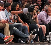 Dainininkė Rihanna stebėjo NBA rungtynes