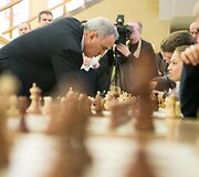 Garis Kasparovas susirėmė su a&scaron;tuoniais jaunaisiais Lietuvos &scaron;achmatininkais