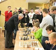 Garis Kasparovas susirėmė su a&scaron;tuoniais jaunaisiais Lietuvos &scaron;achmatininkais