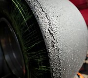 &bdquo;Formulės-1&ldquo; padanga po treniruotės