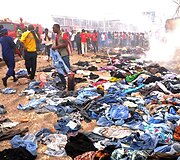Sprogimo padariniai Džoso turgavietėje, Nigerijoje.