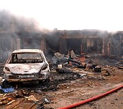 Sprogimo padariniai Džoso turgavietėje, Nigerijoje.