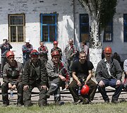 &bdquo;Ilyich&ldquo; metalo ir plieno gamyklos darbuotojų protestas Mariupolyje