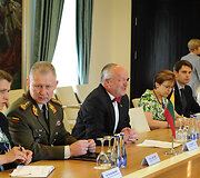 Kra&scaron;to apsaugos ministerijoje lankėsi JAV respublikonų partijos senatoriai.