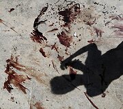 Kraujo dėmės granatos sprogimo vietoje