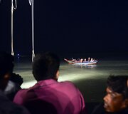 Banglade&scaron;e apvirto keltas su &scaron;imtais keleivių