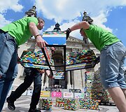 Vengrijoje pastatytas auk&scaron;čiausias &bdquo;Lego&ldquo; kaladėlių bok&scaron;tas. 