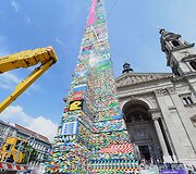 Vengrijoje pastatytas auk&scaron;čiausias &bdquo;Lego&ldquo; kaladėlių bok&scaron;tas. 