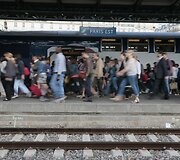 Prancūzijoje geležinkelių darbuotojų profsąjungos paskelbė streiką.
