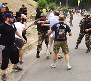 Ukrainos protestuotojų ir karių susirėmimas prie Rusijos konsulato Odesoje