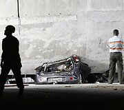 Brazilijoje ant automobilio nukritęs viadukas