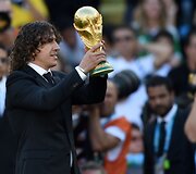 Carlesas Puyolas į &bdquo;Maracana&ldquo; stadioną įne&scaron;ė Pasaulio futbolo čempionato nugalėtojų trofėjų