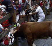 San Fermino festivalyje keli žmonės pajuto buliaus įnir&scaron;į.