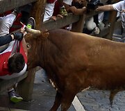 San Fermino festivalyje keli žmonės pajuto buliaus įnir&scaron;į.