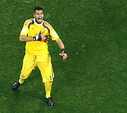 Argentinos vartininkas Sergio Romero džiaugiasi atlaikęs Stefano de Vrij smūgį į vartus