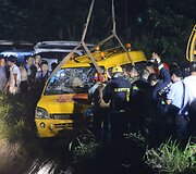 Kinijoje nuskendo mokyklinis mikroautobusas