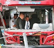 Autobusas po avarijos Niujorke