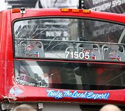 Autobusas po avarijos Niujorke