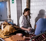 Donecke besilaukiančios ir su naujagimiais moterys glaudėsi gimdymo namų rūsyje