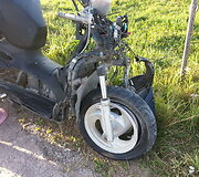 Motoroleris po avarijos Tauragės rajone 