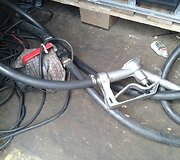 Mikroautobuse rastos pilnos dyzelio talpyklos.