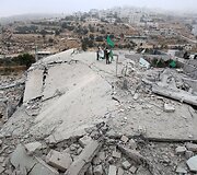 Palestinoje sugriautas paauglių nužudymu įtariamų asmenų namas