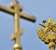 Maskvoje nežinomi asmenys buvo nudažę ant pastato esančią žvaigždę Ukrainos vėliavos spalvomis