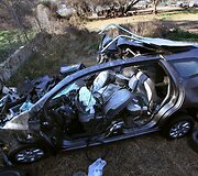 Popiežiaus Pranci&scaron;kaus giminaičių automobilis po avarijos.