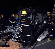 Popiežiaus Pranci&scaron;kaus giminaičių automobilis po avarijos.