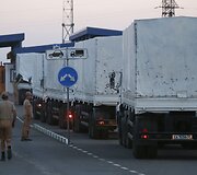 Rusijos &bdquo;humanitarinės pagalbos&ldquo; sunkvežimiai prie Ukrainos sienos