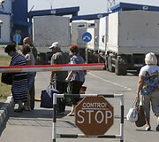 Rusijos &bdquo;humanitarinės pagalbos&ldquo; sunkvežimiai prie Ukrainos sienos
