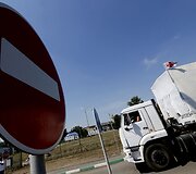 Rusijos &bdquo;humanitarinės pagalbos&ldquo; sunkvežimiai prie Ukrainos sienos