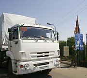 Rusijos &bdquo;humanitarinės pagalbos&ldquo; sunkvežimiai prie Ukrainos sienos