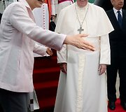 Popiežius Pranci&scaron;kus ir Pietų Korėjos prezidentė Park Geun-hye 