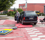 Prie&scaron; pėsčiųjų perėjos (&Scaron;e&scaron;kinės g. 25, Vilnius) pristatymą įvyko avarija.