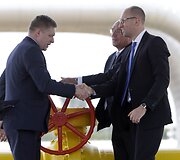Robertas Fico, Klaus-Dieteris Borchardtas ir Arsenijus Jaceniukas