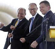 Klaus-Dieteris Borchardtas, Arsenijus Jaceniukas ir Robertas Fico
