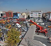 Turkijoje sugriuvęs pėsčiųjų tiltas