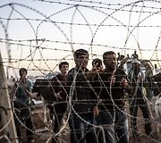 Sirijos kurdų pabėgėliai plūsta į Turkiją.