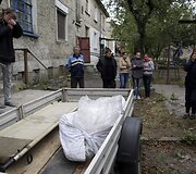 Delbacevo mieste į automobilio priekabą įkeltas žuvusios moters kūnas.