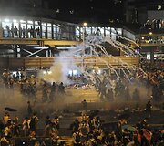 Honkonge protestuotojai buvo vaikomi panaudojus a&scaron;arines dujas.