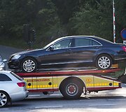 Po avarijos automobilis, kuriuo buvo vežamas &Scaron;vedijos karalius Carlas XVI Gustafas.