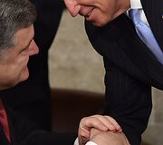 Ukrainos prezidentas Petro Poro&scaron;enka ir JAV viceprezidentas Joe Bidenas