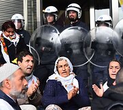 Kurdų demonstrantai prie Europos Parlamento