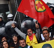 Kurdų demonstrantai prie Europos Parlamento