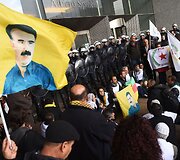 Kurdų demonstrantai prie Europos Parlamento