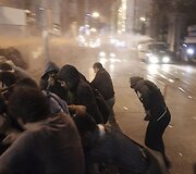 Turkijoje kurdus palaikantys demonstrantai susirėmė su policija