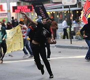 Turkijoje kurdus palaikantys demonstrantai susirėmė su policija