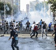 Turkijoje kurdus palaikantys demonstrantai susirėmė su policija